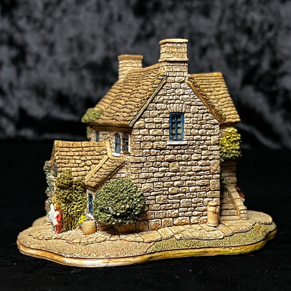 Lilliput Lane | Bo Peep Tea Room | English Tea Room Collection - Picture 7 of 13